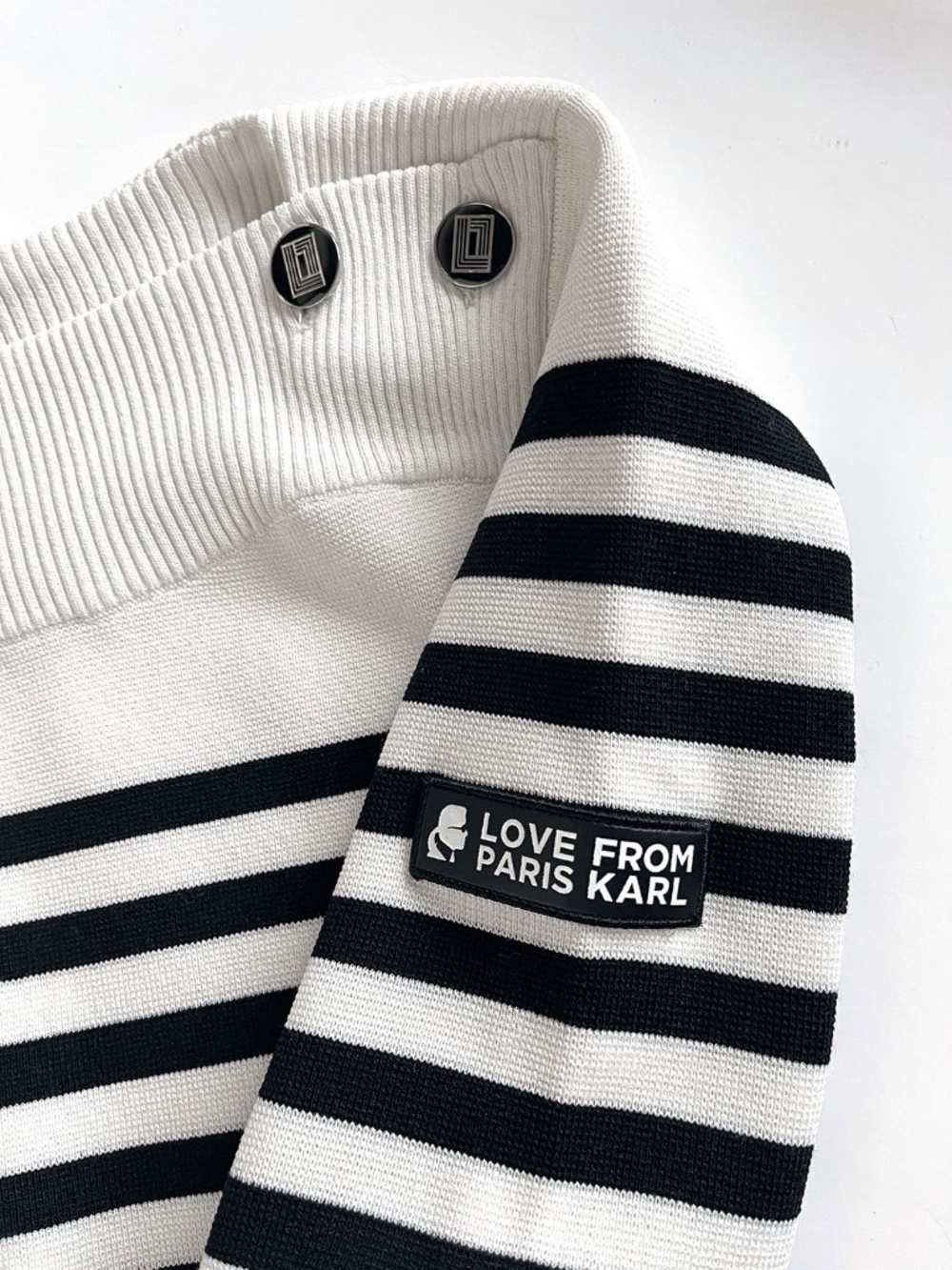Karl Lagerfeld Paris Women's Black & White Long Sleeve Sweater Size: XS - Picture 2 of 7